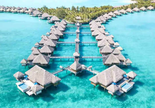 panorama-samudra-biru-dari-four-seasons-bora-bora